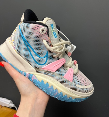 KYRIE 4 EP "BLUE/PINK"